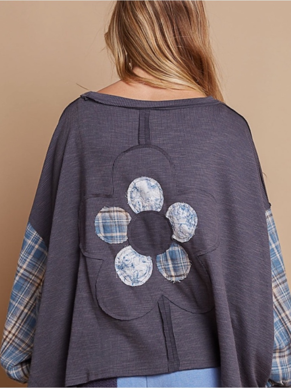 POL Blue and Gray Floral Patchwork Top w/Plaid
Balloon Sleeves
E28 - Picture 2 of 7